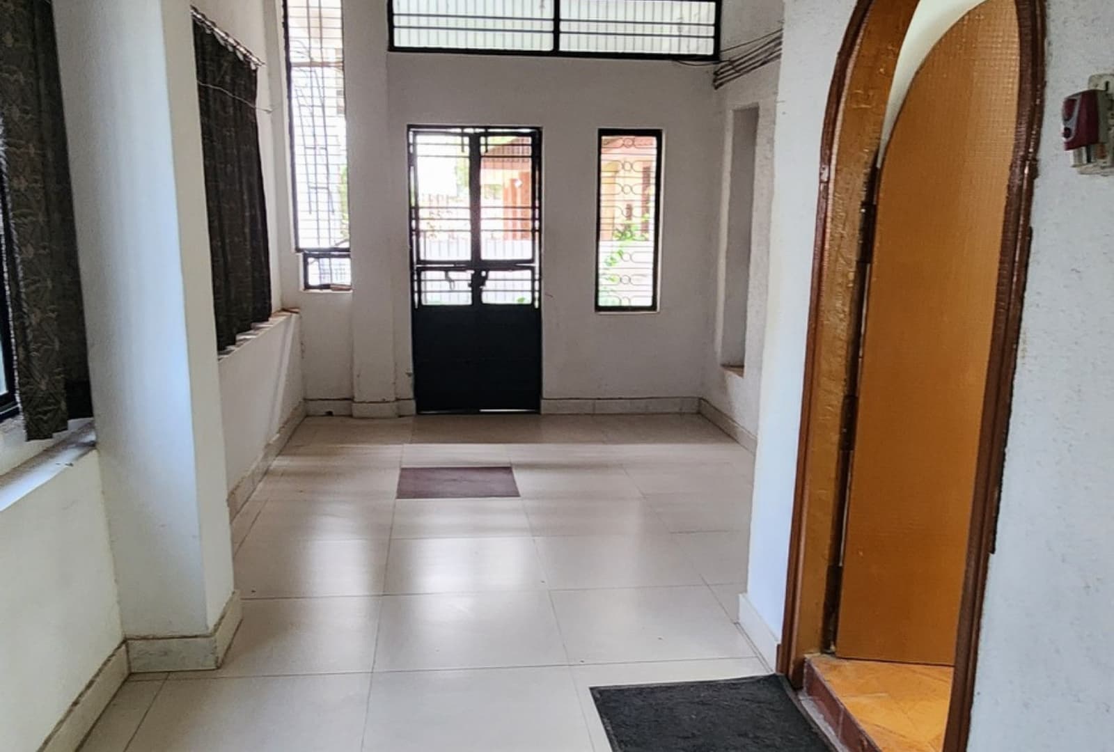 Modern 3 BHK Bungalow photo 2