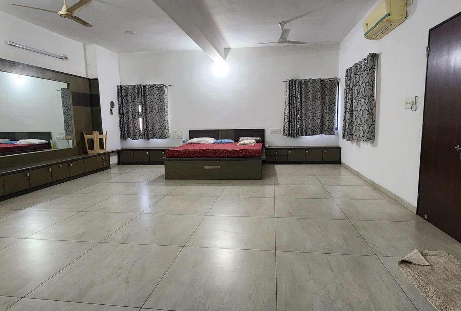 Modern 3 BHK Bungalow photo 3